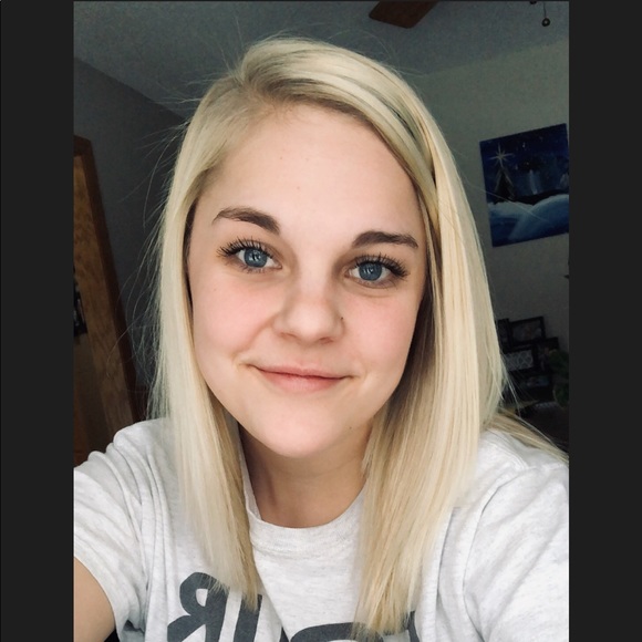 Meet your Posher, Allison - Picture 1 of 1